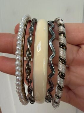 Stackable Accent ivory Metal Bangle Set in Cream and Silver